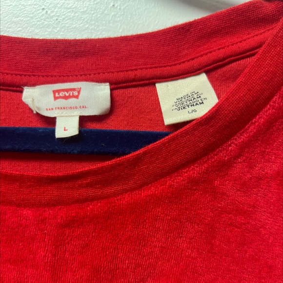 Red velour Levis sweatshirt size lg - Picture 2 of 4